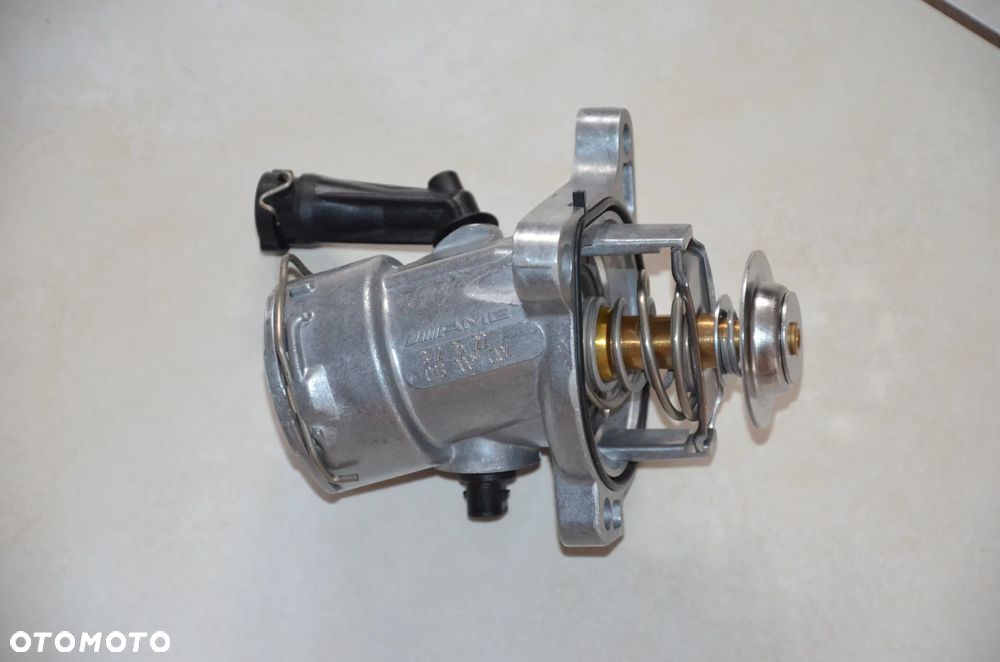 Termostat obudowa Mercedes 63 AMG 164 251 230 211 212 221 204 219 221 216   1562030475  166 292 213 222  2782000615