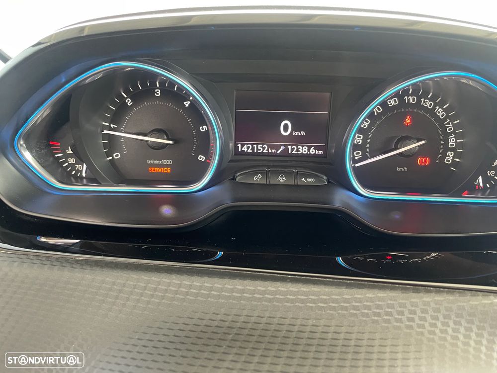 Peugeot 2008 1.6 BlueHDi Allure - 21