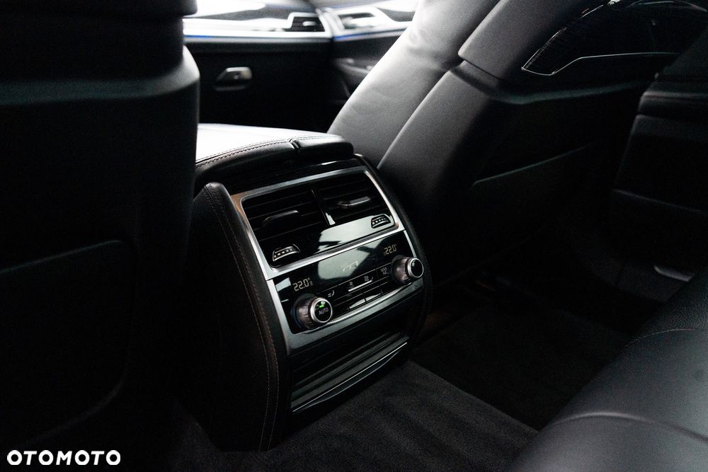 BMW Seria 7 730d xDrive - 21