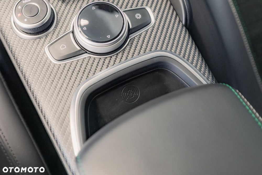 Alfa Romeo Giulia 2.9 Bi Turbo V6 Quadrifoglio - 31