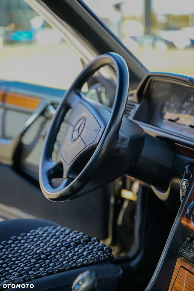 Mercedes-Benz W124 (1984-1993) - 22