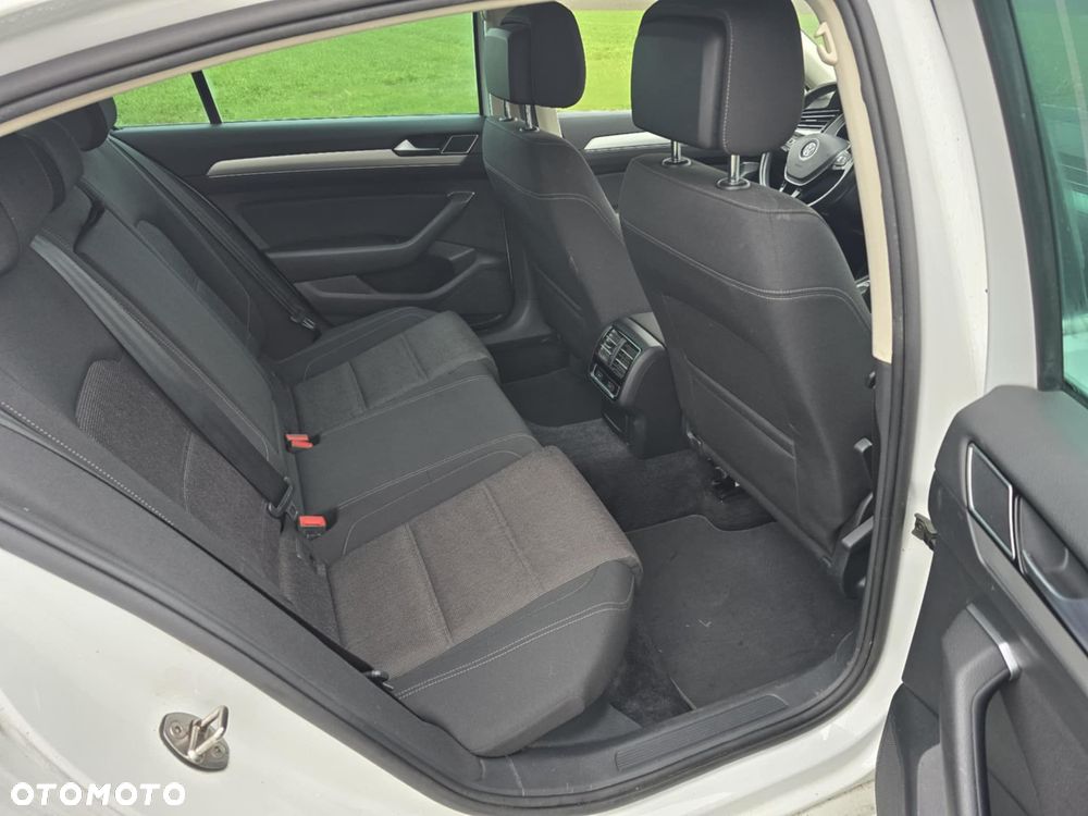 Volkswagen Passat 2.0 TDI (BlueMotion Technology) Comfortline - 15