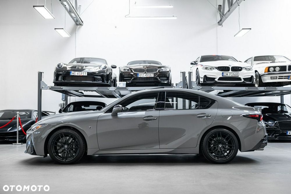 Lexus IS - 10