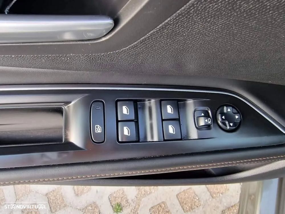 Peugeot 5008 1.5 BlueHDi Allure Pack EAT8 - 34