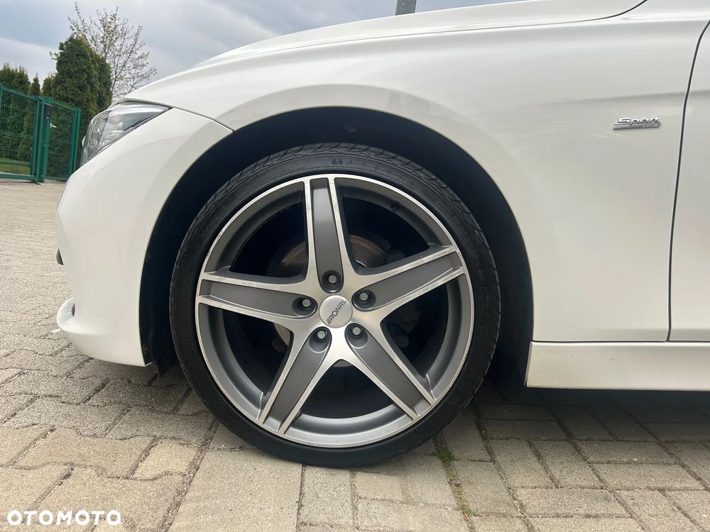 BMW Seria 3 318i Sport Line - 26