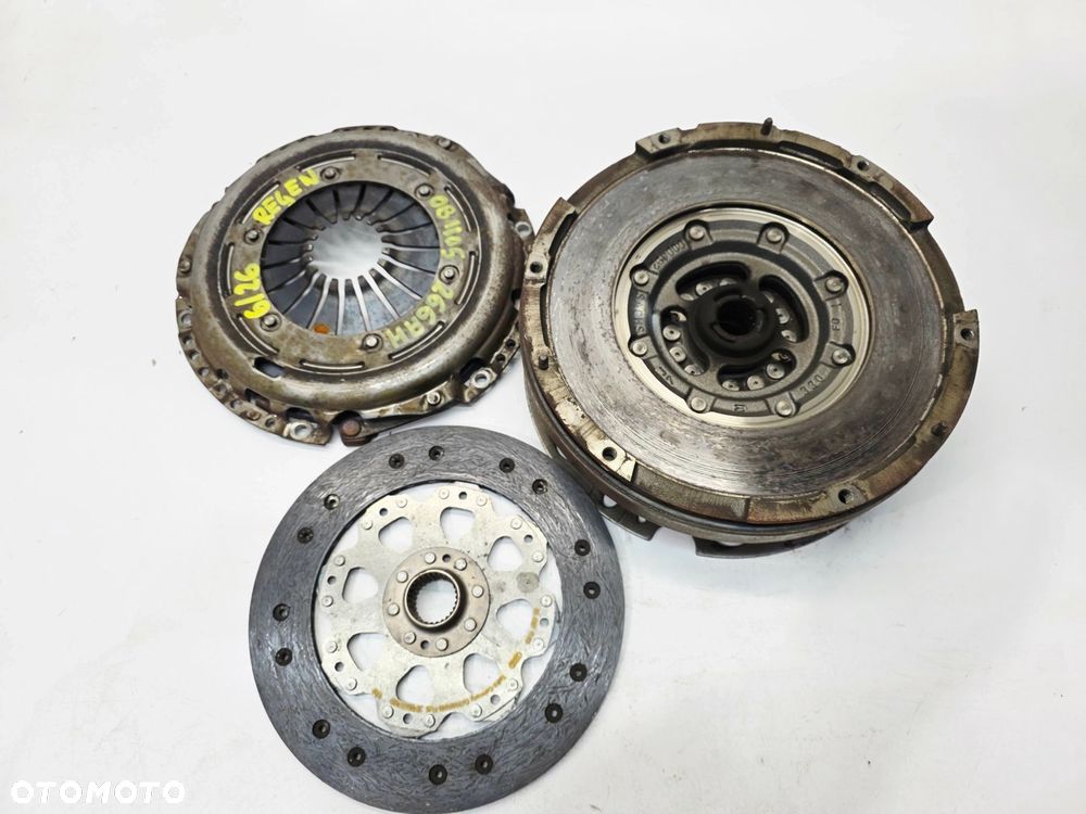 KOŁO DWUMASOWE SPRZĘGŁO AUDI A4 B8 A5 2.0 TDI TFSI 0B1105266AH 6/26 - 2