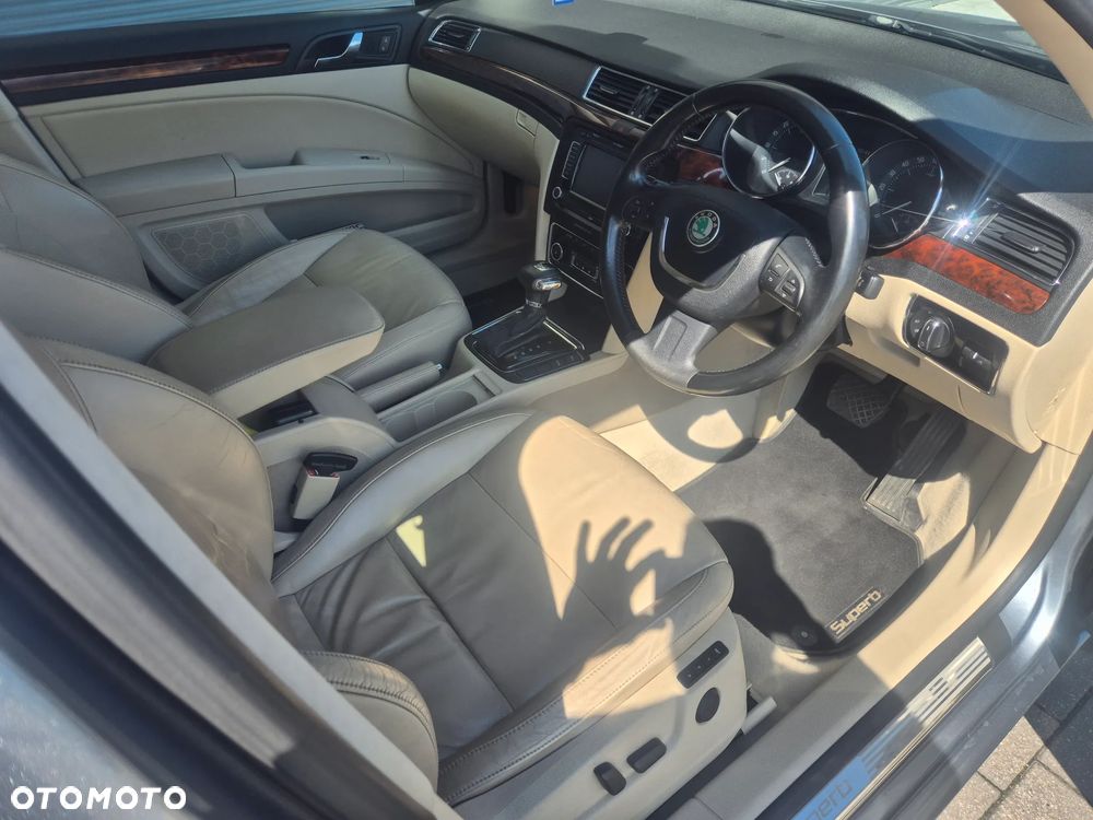 Skoda Superb 2.0 TDI Elegance DSG - 10