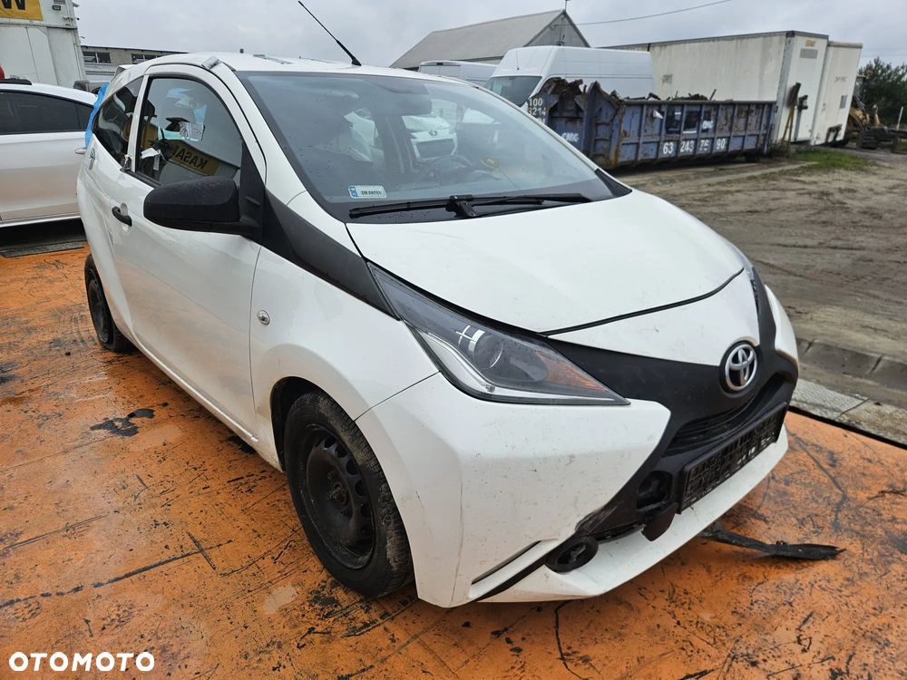 Toyota AYGO II 2014/05-  Silnik: 1.0 VVT-i 1KR-FE 998ccm 69KM/51kW 068 na części drzwi lampa przód zderzak