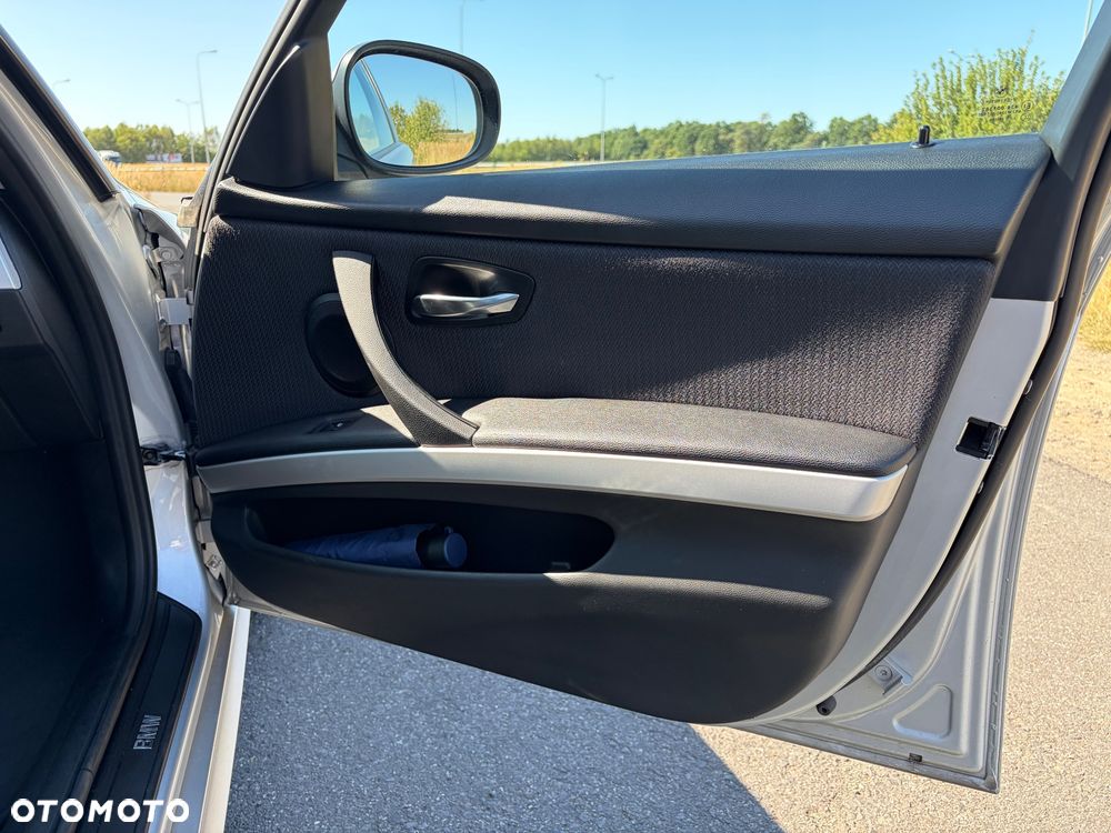 BMW Seria 3 318d DPF Edition Lifestyle - 27