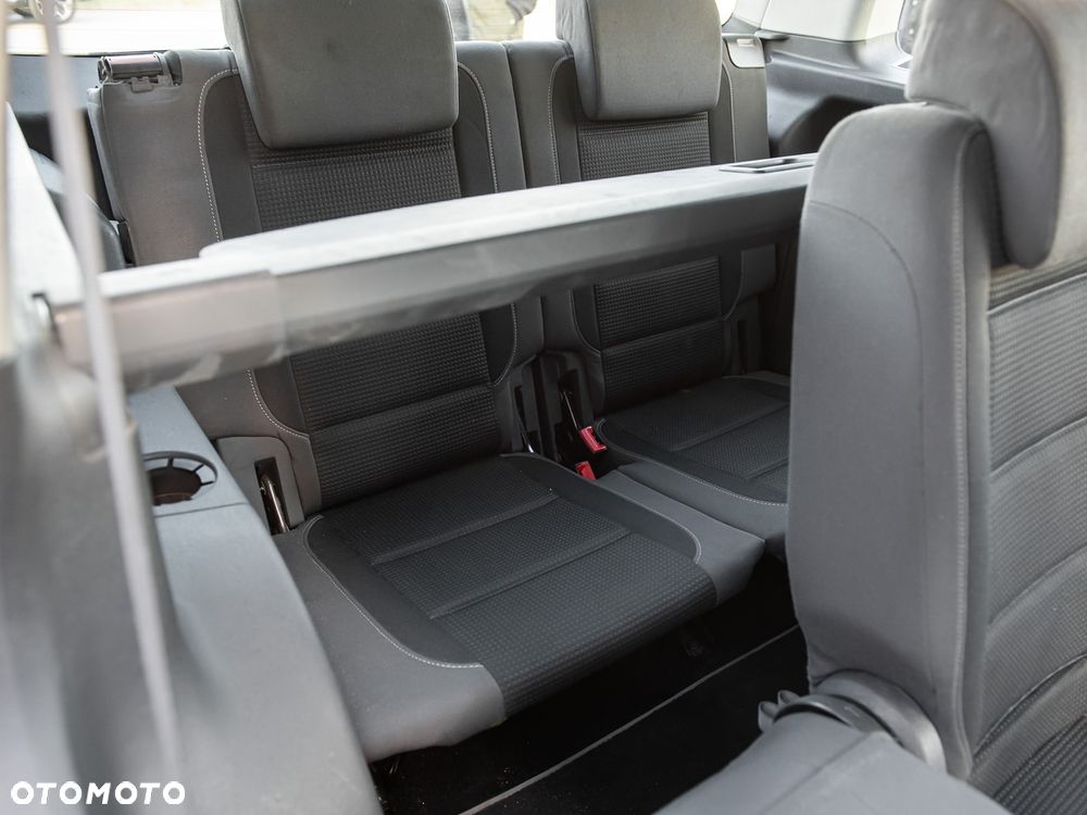 Volkswagen Touran - 25