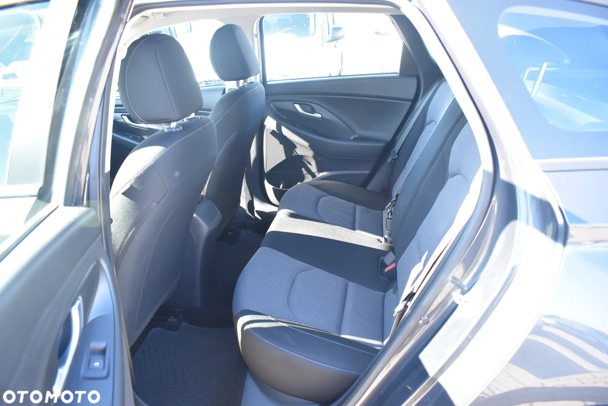 Hyundai i30 1.6 D Classic + DCT - 12
