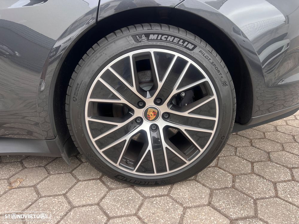 Porsche Taycan Sport Turismo - 13