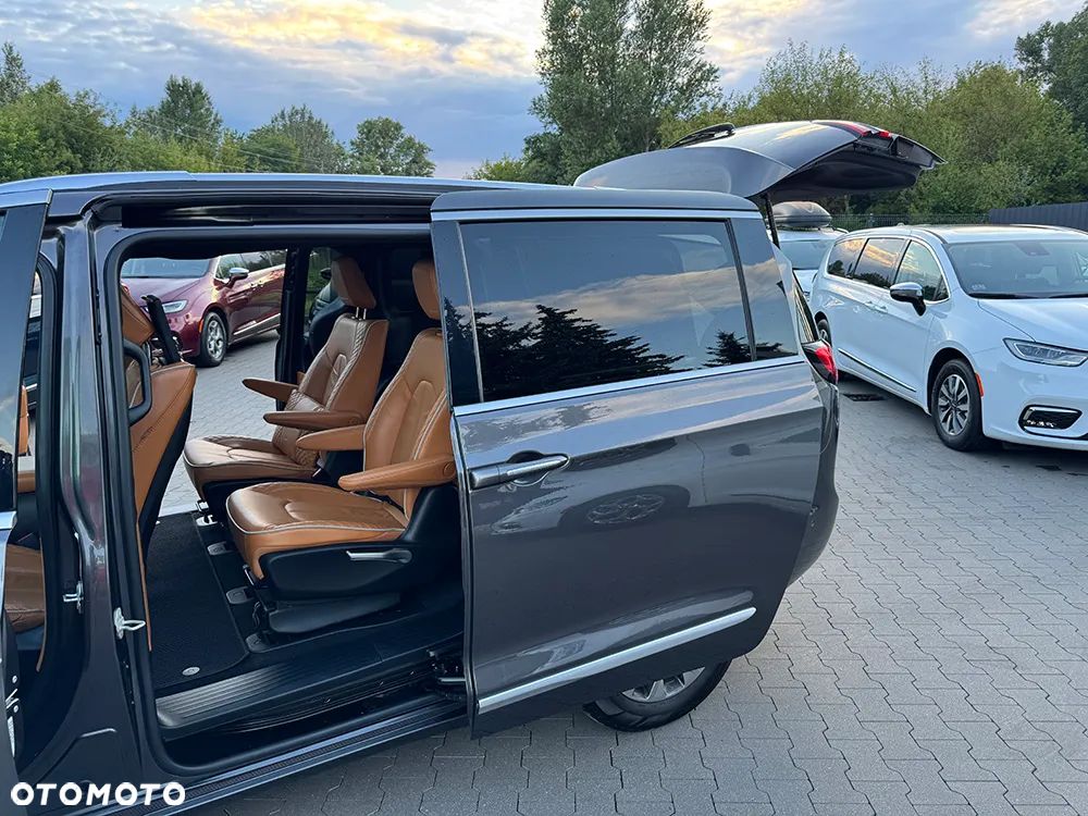 Chrysler Pacifica - 16