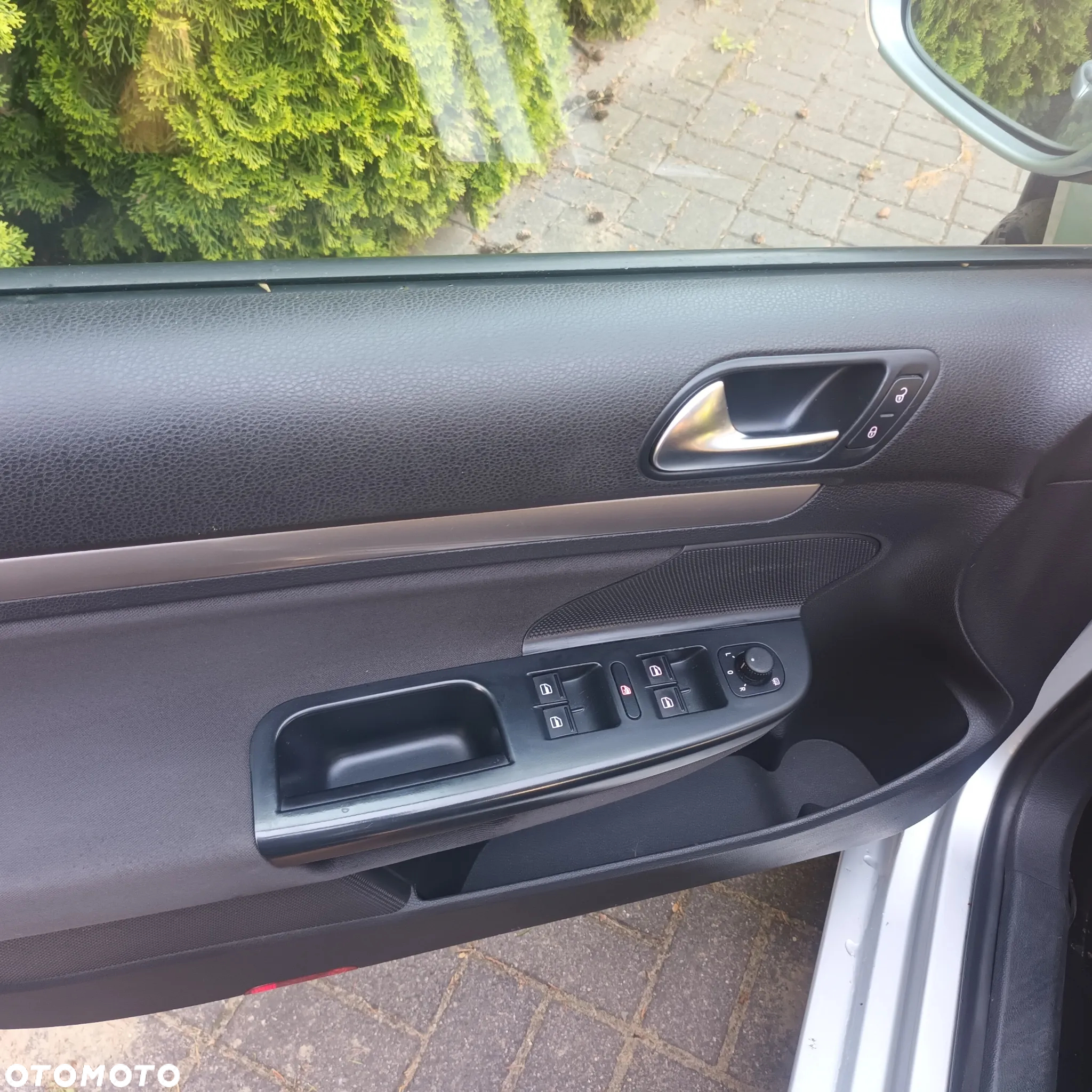 Volkswagen Golf VI 1.6 TDI BlueMot Comfortline - 3