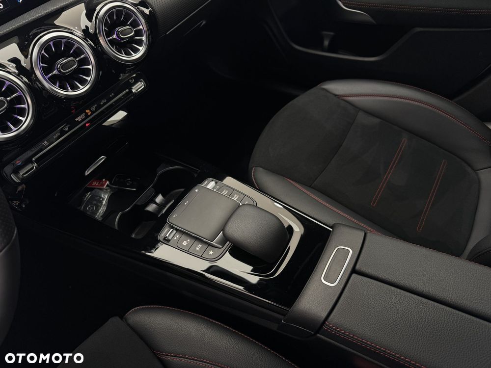 Mercedes-Benz CLA - 24