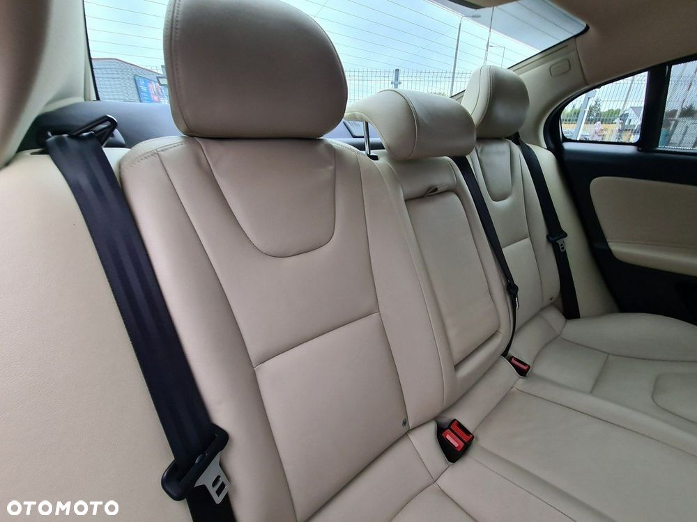 Volvo S60 T5 AWD Inscription - 28