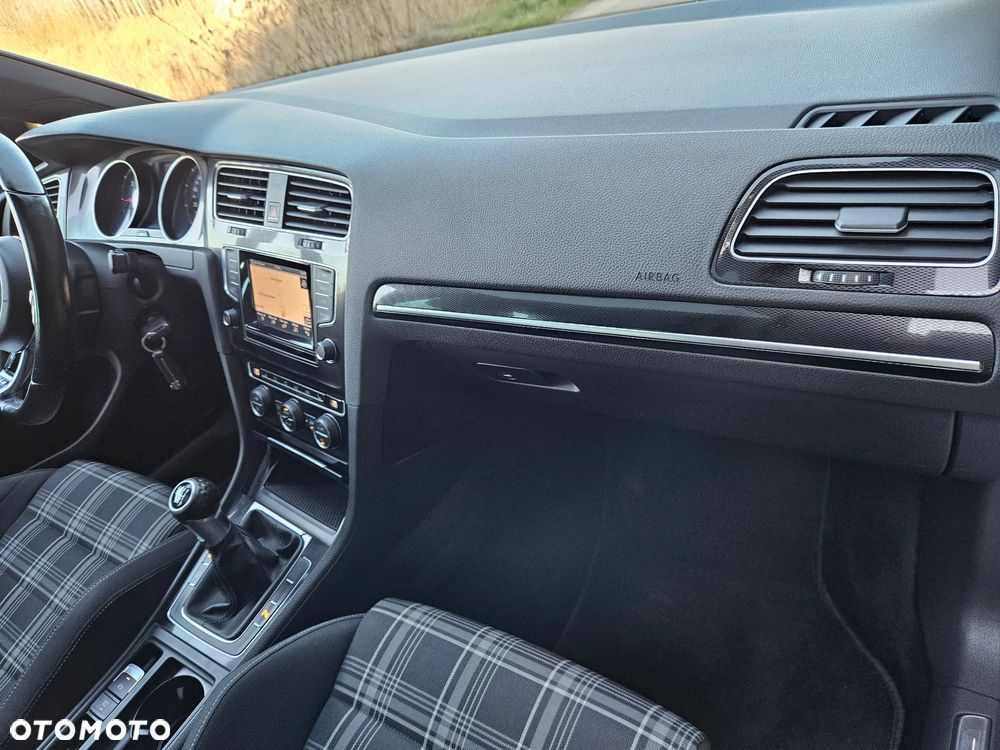 Volkswagen Golf GTD BlueMotion Technology - 32