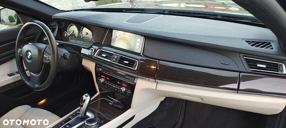 BMW Seria 7 740d Edition Exclusive - 31