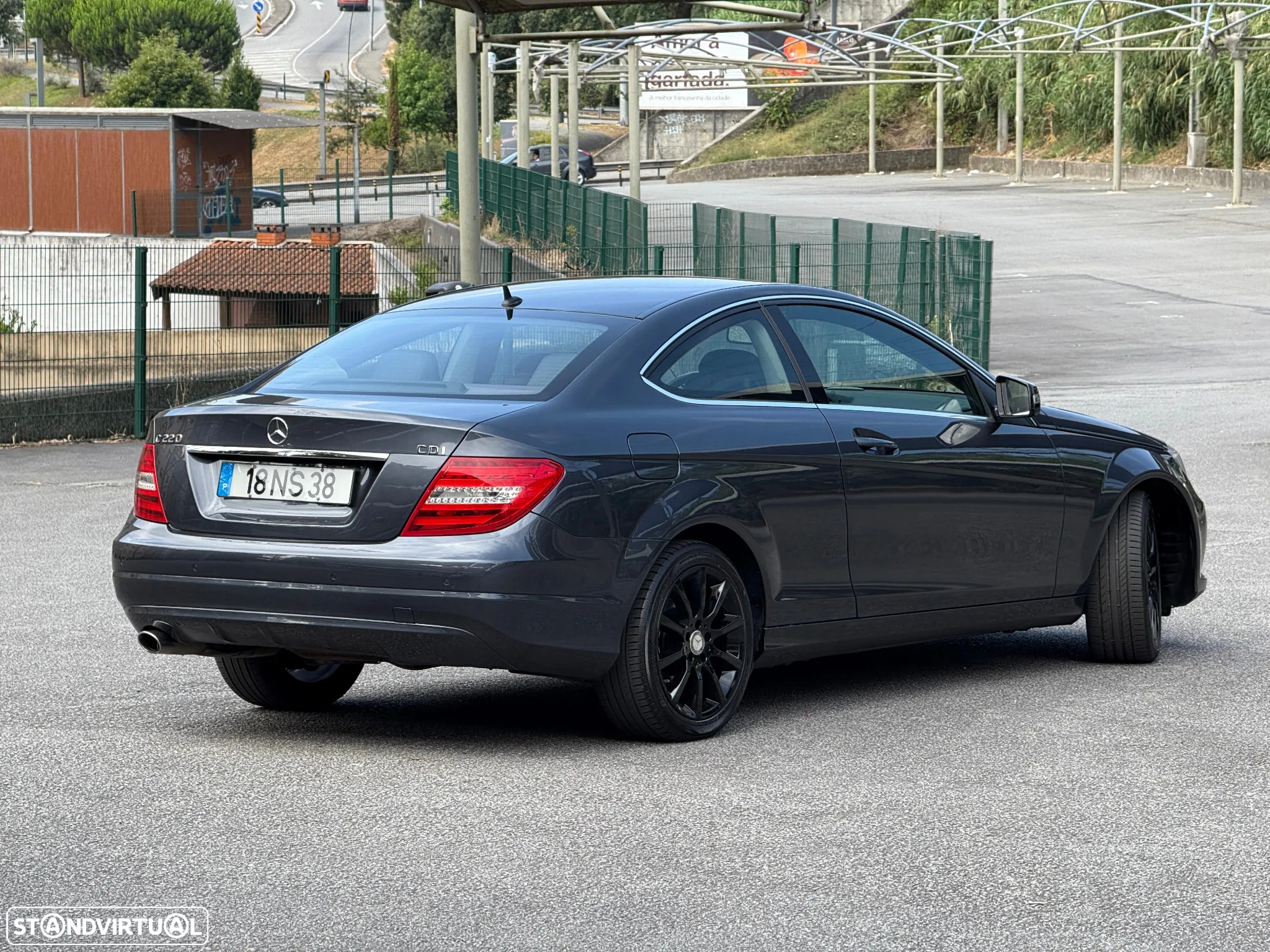 Mercedes-Benz 220 - 4