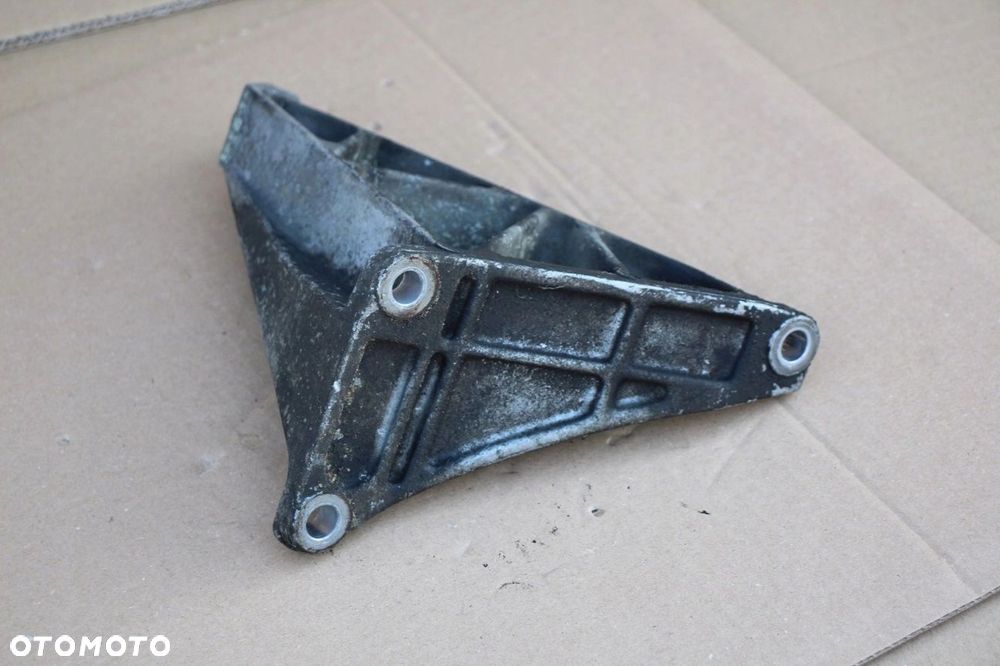Łapa silnika BMW e32 e34 m30 3.0 3.5 PRAWA 1129806 - 3