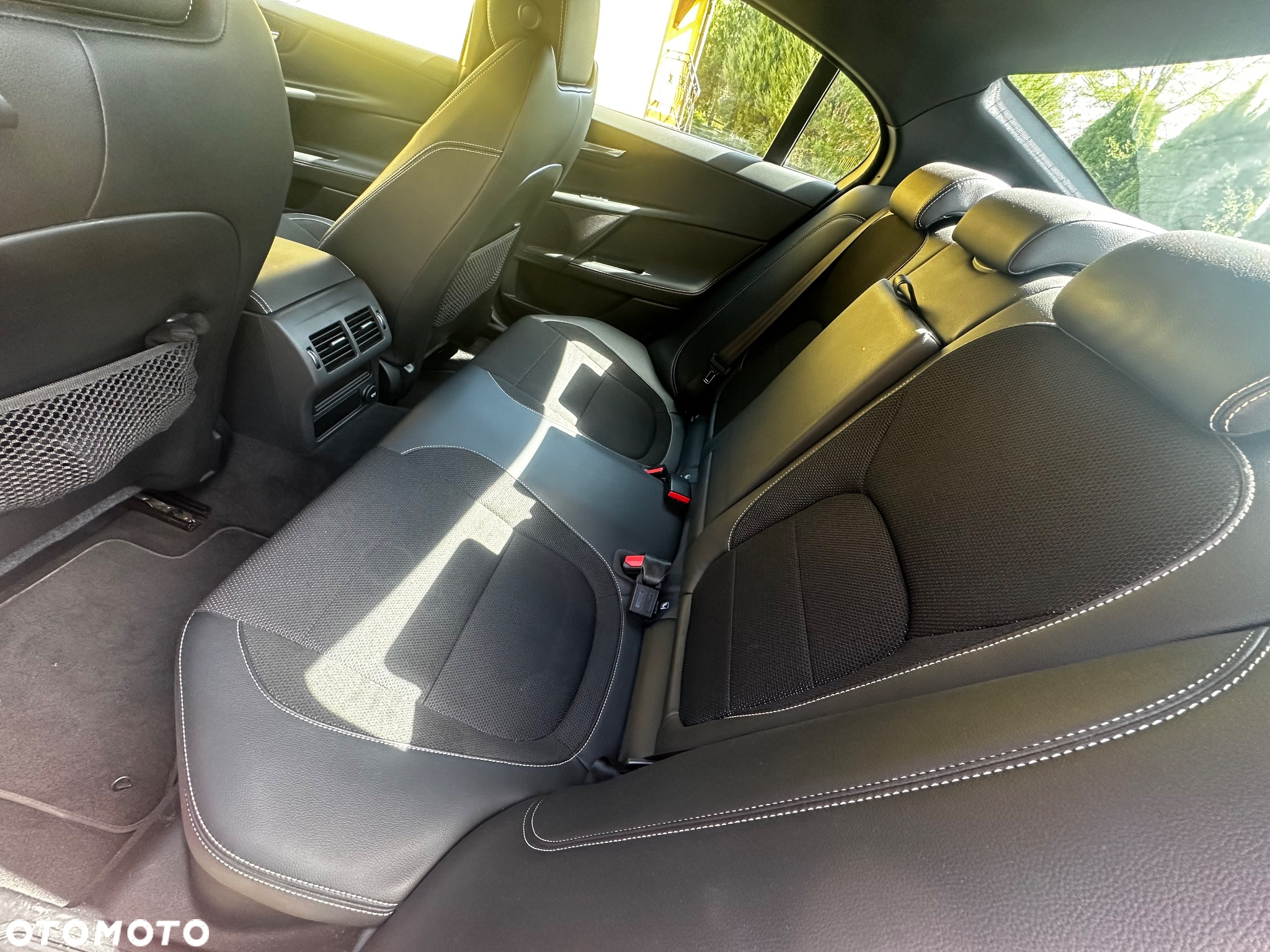 Jaguar XE 2.0 D R-Sport - 14