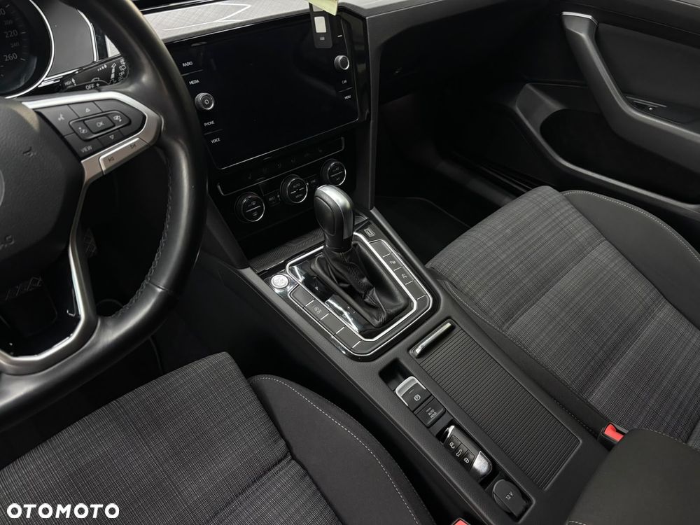 Volkswagen Passat - 18
