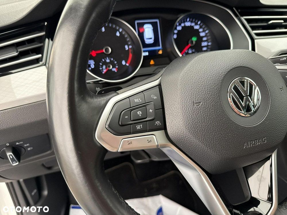Volkswagen Passat - 24