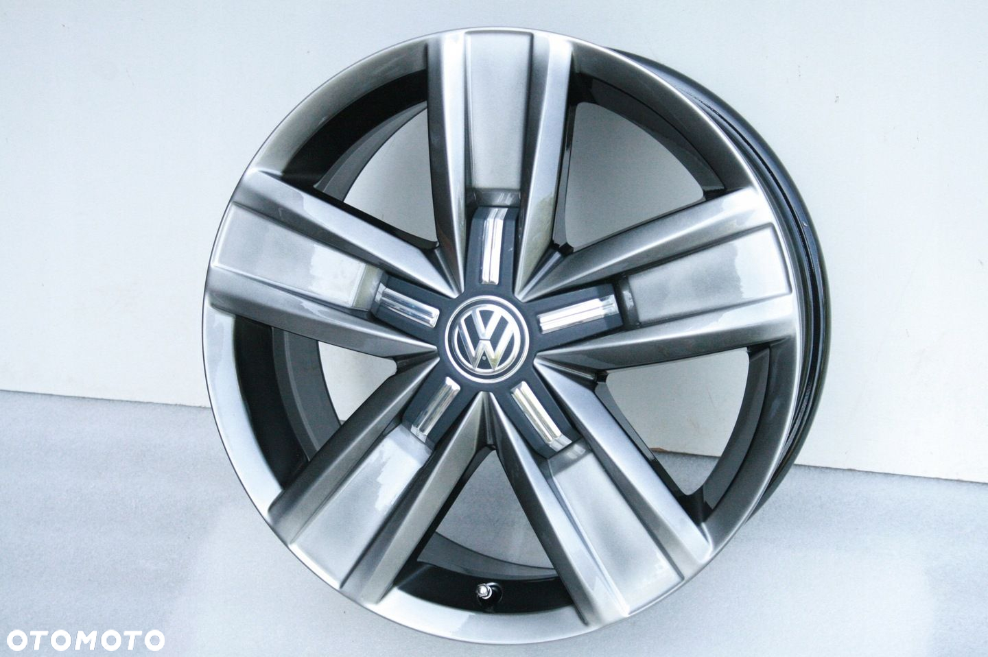 NOWE FELGI VW T5 T6 T6.1 T7 TRANSPORTER CRAFTER MULTIVAN 17 OE 7E0601025P - 2