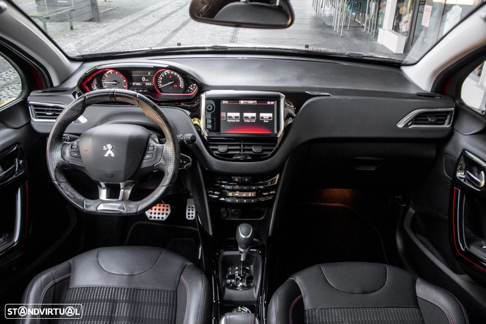 Peugeot 2008 1.2 PureTech GT Line EAT6 - 32