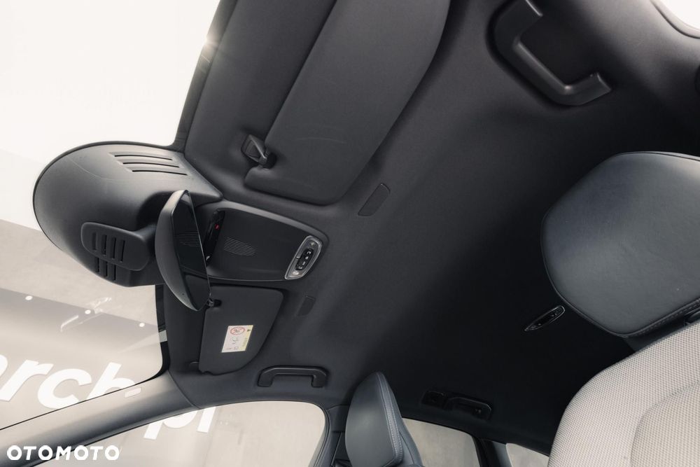 Volvo XC 60 B5 B AWD R-Design - 32