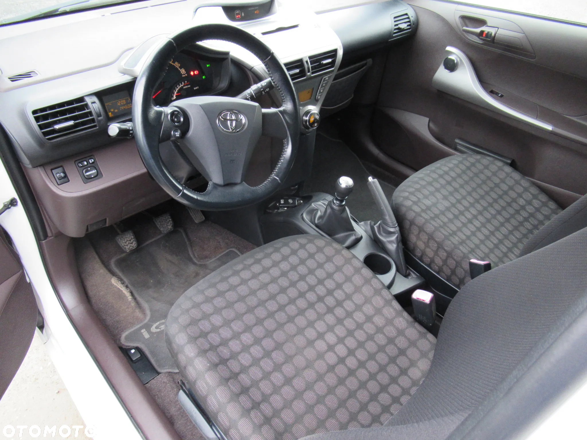 Toyota iQ 1.0 Sol - 17