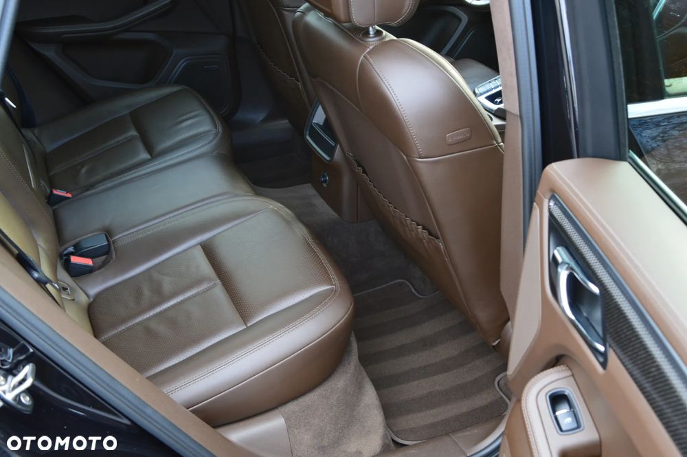 Porsche Macan - 24