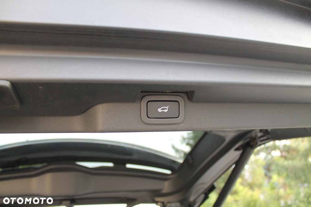 Land Rover Discovery 3.0 Td6 SkyView Edition - 24