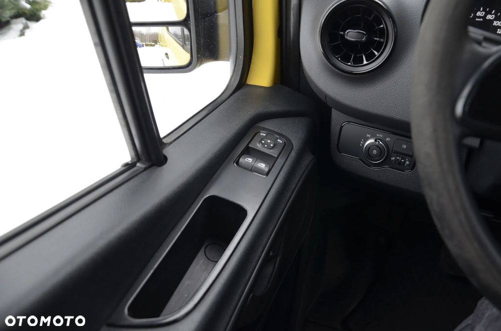 Mercedes-Benz Sprinter - 24
