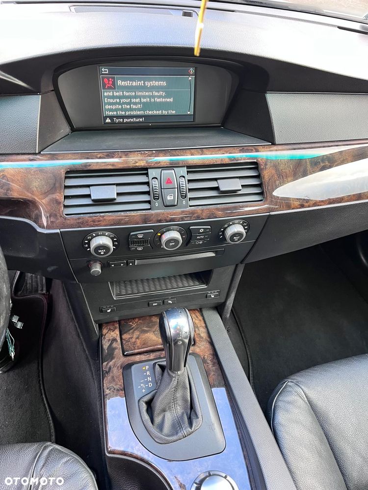 BMW Seria 5 545i - 14