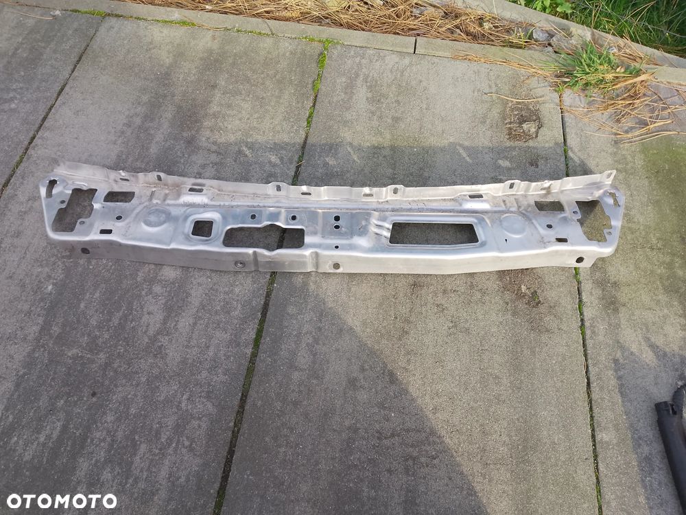 MERCEDES A206 Przedni środkowy górny wspornik chłodnicy A2066201400 - 1