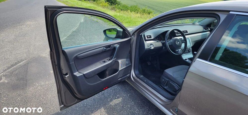 Volkswagen Passat 2.0 TDI DPF Comfortline - 9