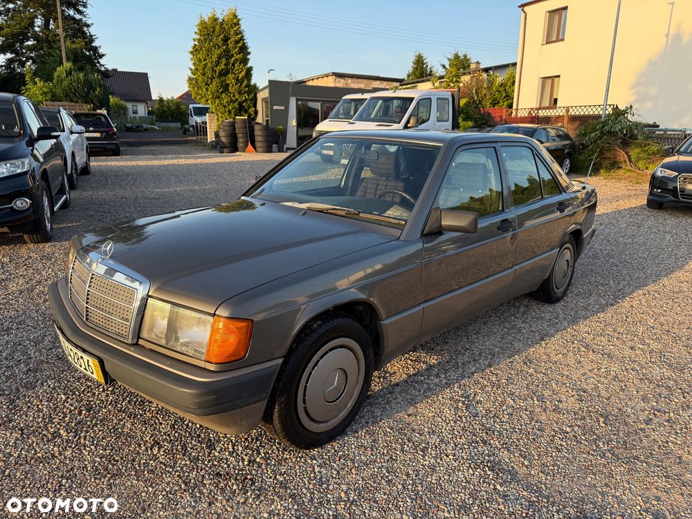 Mercedes-Benz W201 (190) - 17