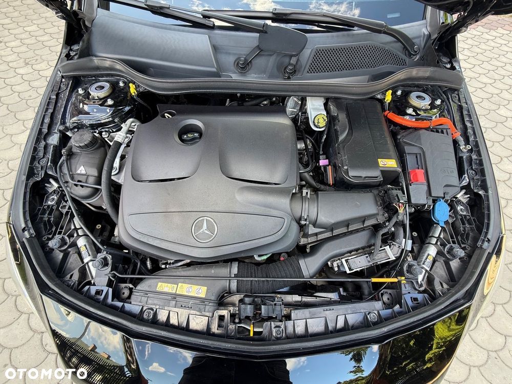 Mercedes-Benz CLA 180 7G-DCT UrbanStyle Edition - 34
