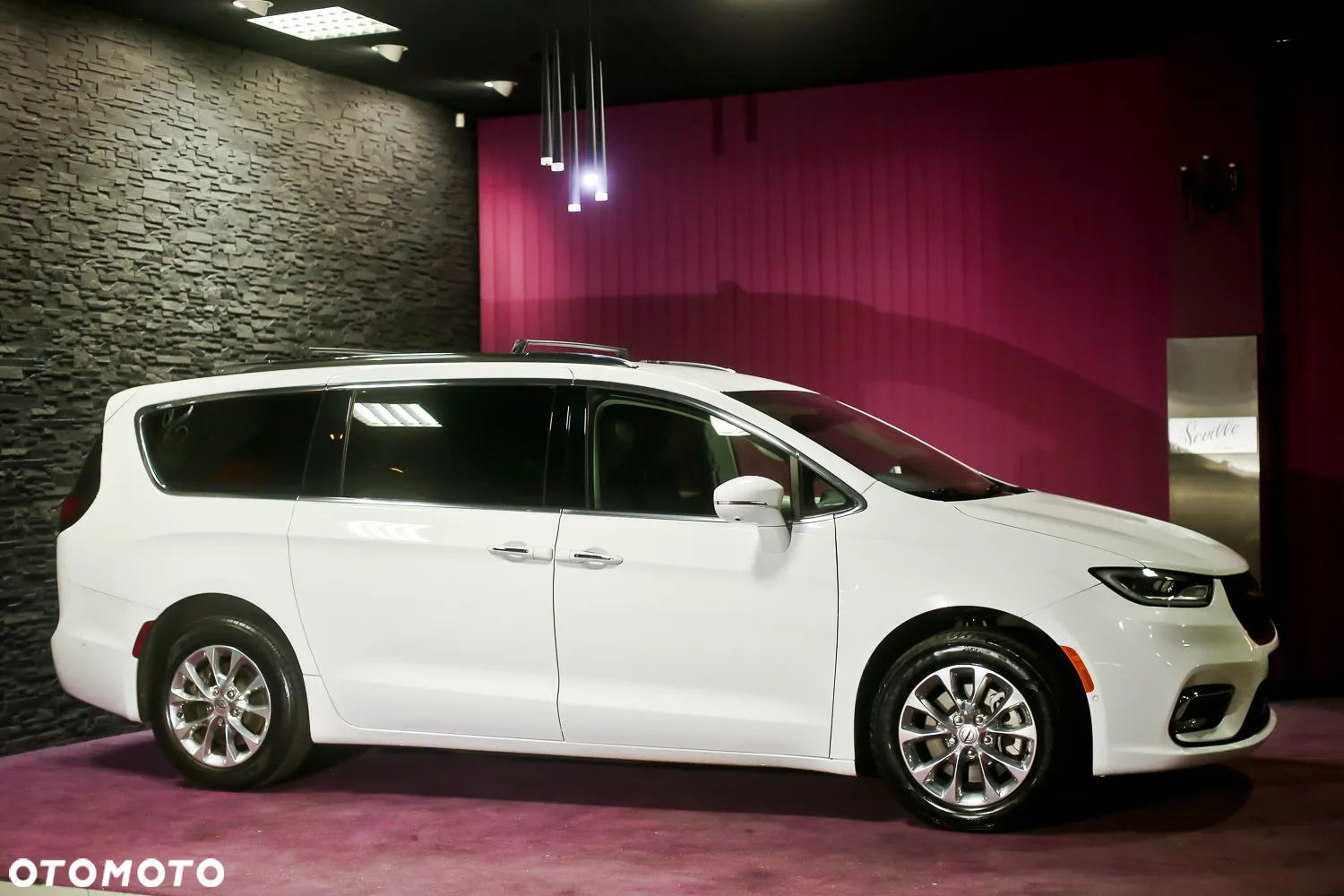 Chrysler Pacifica - 3