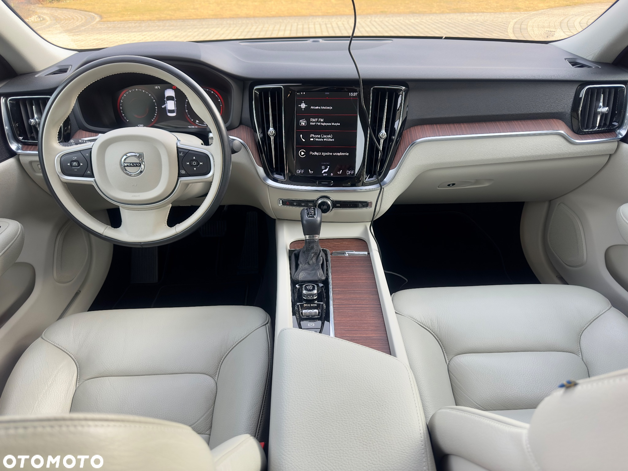 Volvo S60 T6 AWD Momentum Pro - 17