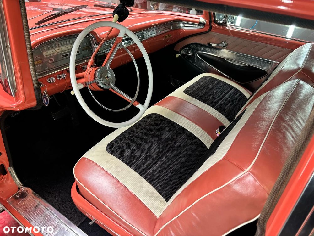 Ford Fairlane - 11