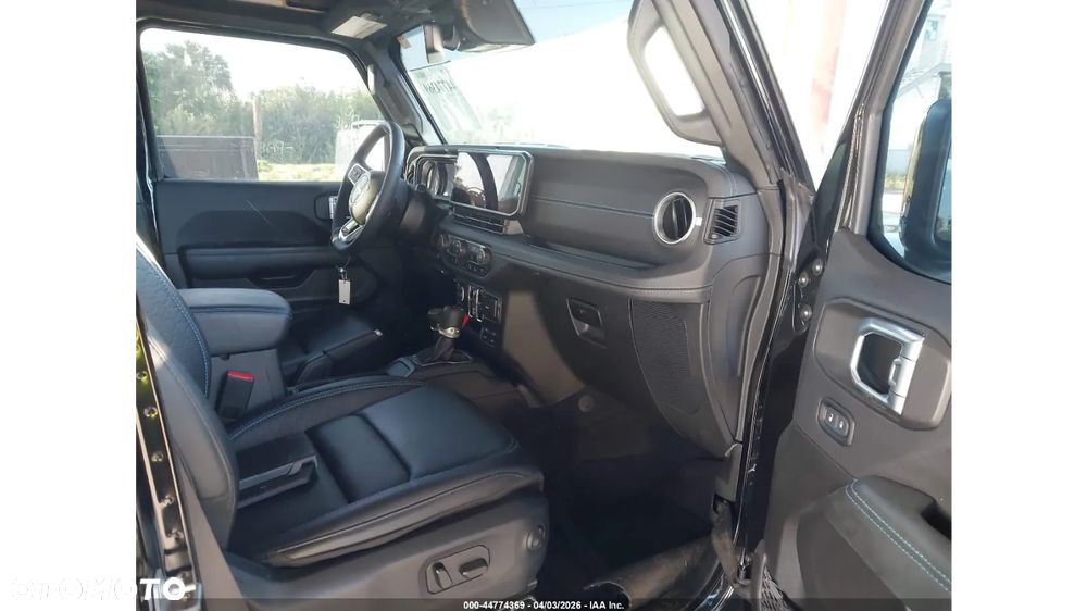 Jeep Wrangler - 10