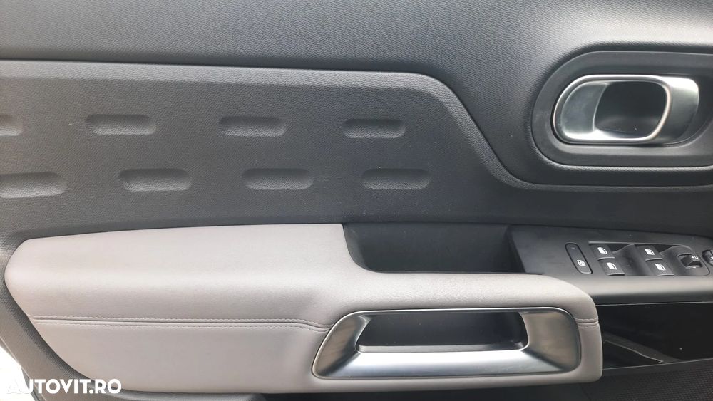 Citroën C5 Aircross 1.6 PureTech S&S EAT8 Shine - 11