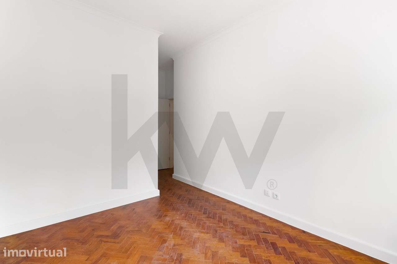 Apartamento T4 com garagem na Avenida Defensores de Chaves - Grande imagem: 3/34