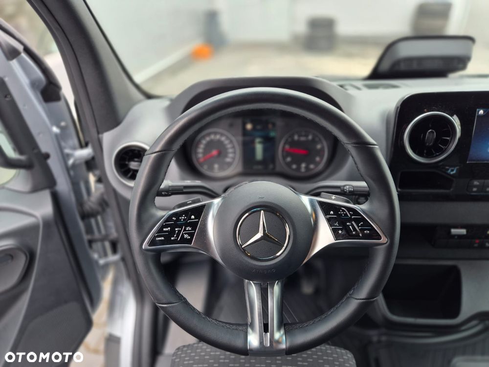Mercedes-Benz Sprinter 317 - 12