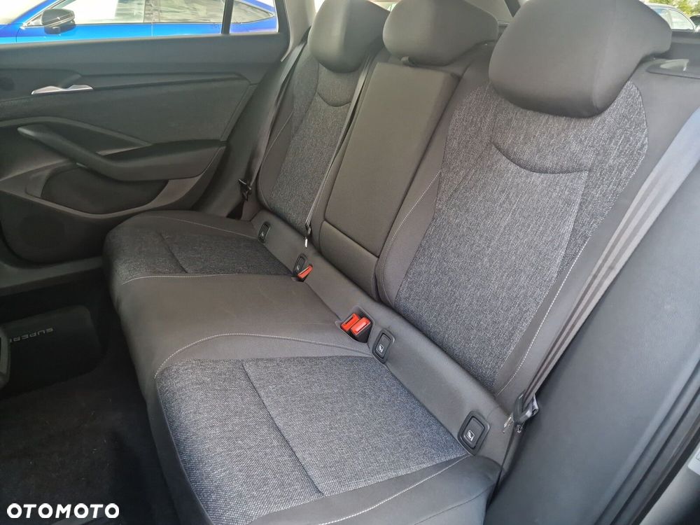 Skoda Superb 2.0 TDI SCR Essence DSG - 17