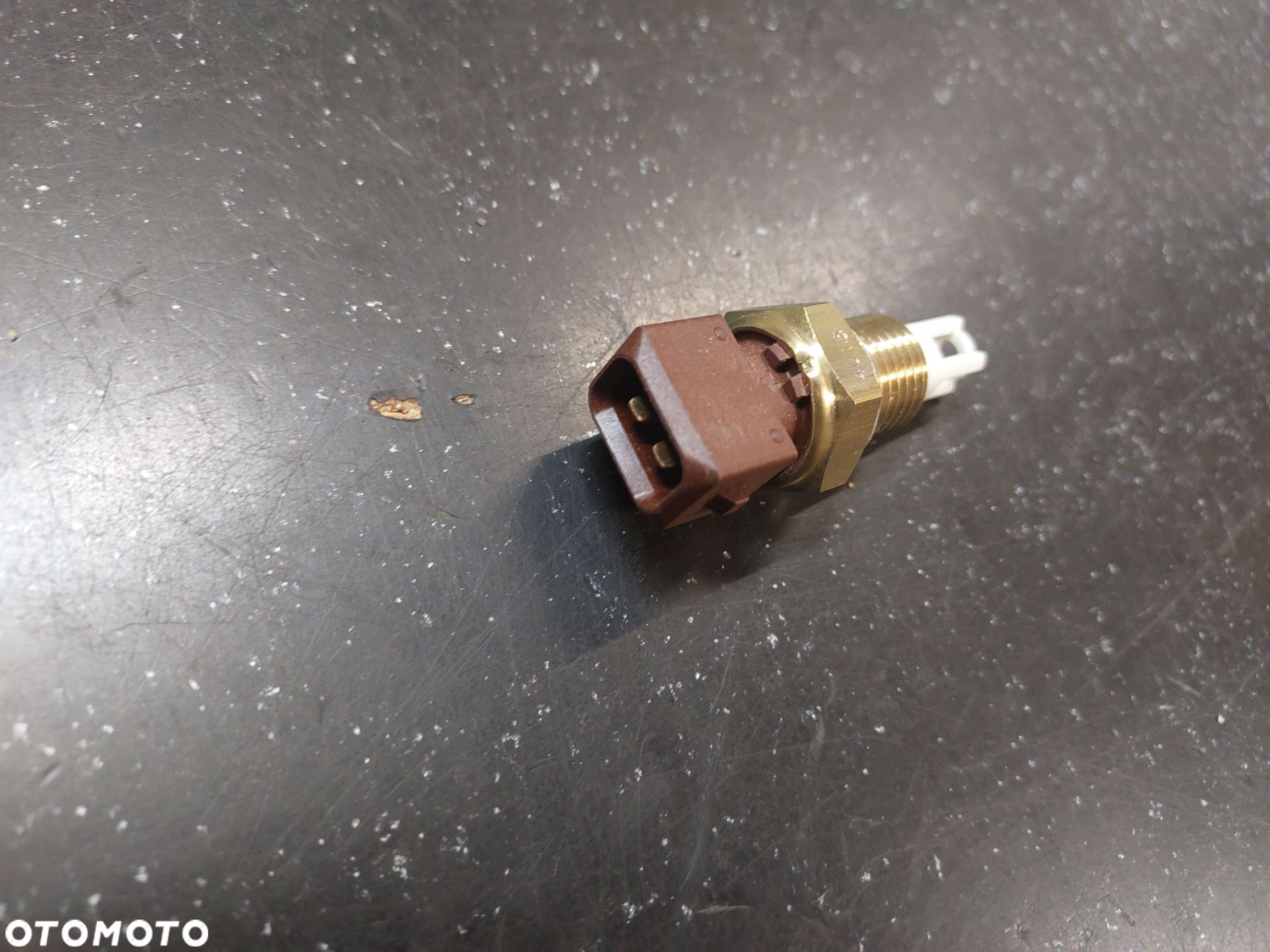 Czujnik temperatury powietrza wlotowego pasuje do: ALFA ROMEO 155; FERRARI F40; FIAT BRAVA, BRAVO I, COUPE, MAREA, PALIO, SIENA, TEMPRA, TIPO; FORD ESCORT V, SIERRA II; LANCIA DEDRA 1.0-5.3 12.81- - 2