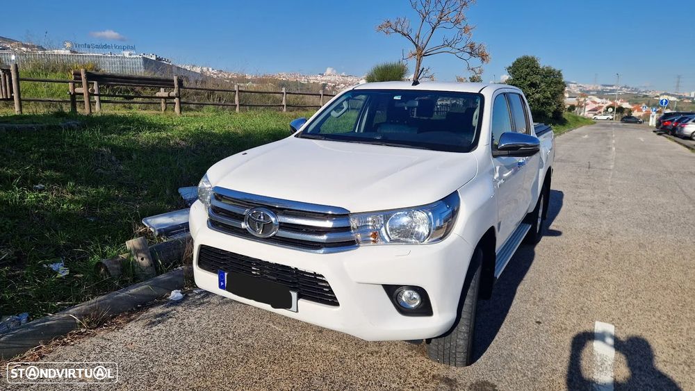 Toyota Hilux 2.4 D-4D 2WD CD Tracker - 2