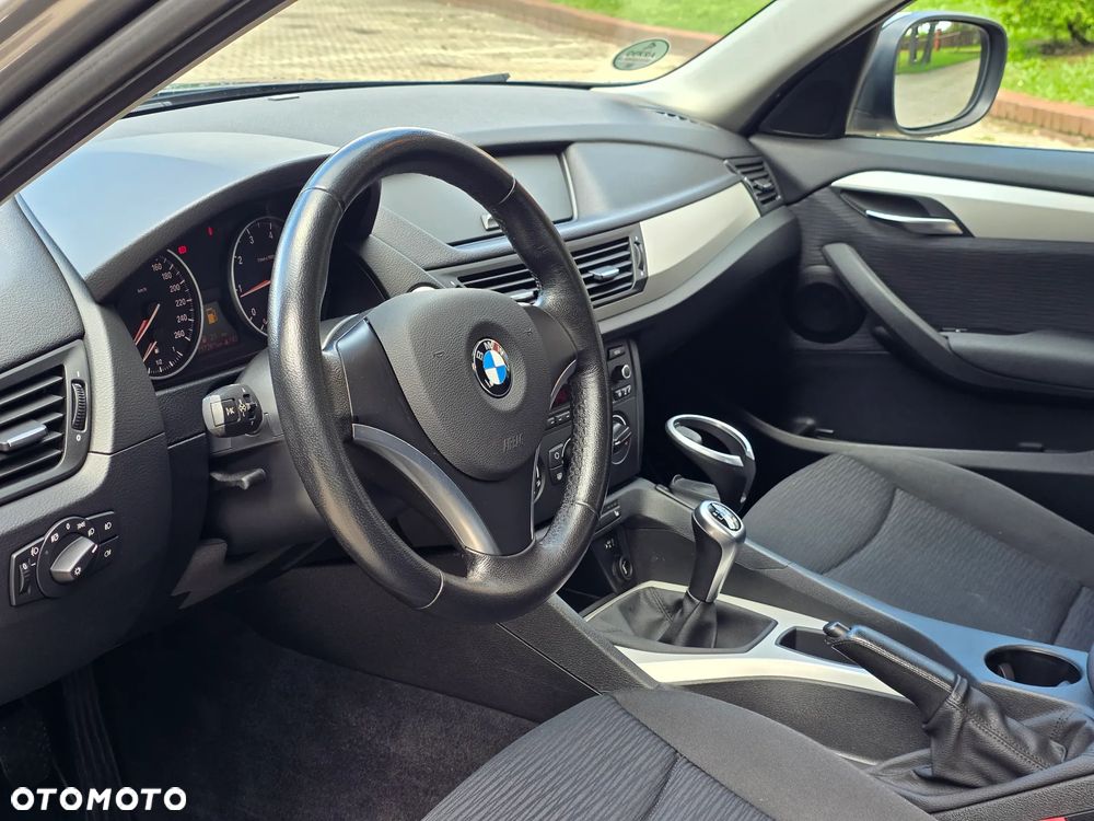 BMW X1 sDrive18i - 12